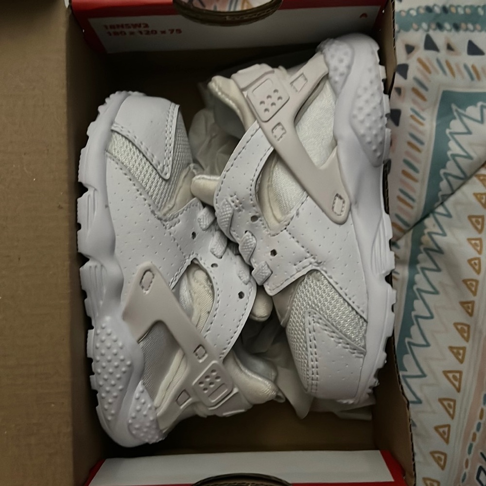 Unisex baby Nike sneakers 6c